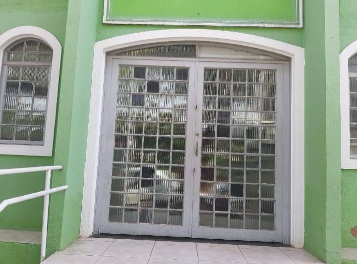 Vende Barracão Comercial no Bairro Araés em Cuiabá MT
