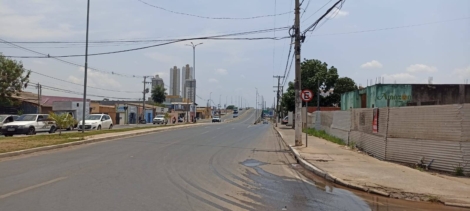 Vende-se ou aluga-se terreno comercial de esquina na Avenida Beira Rio