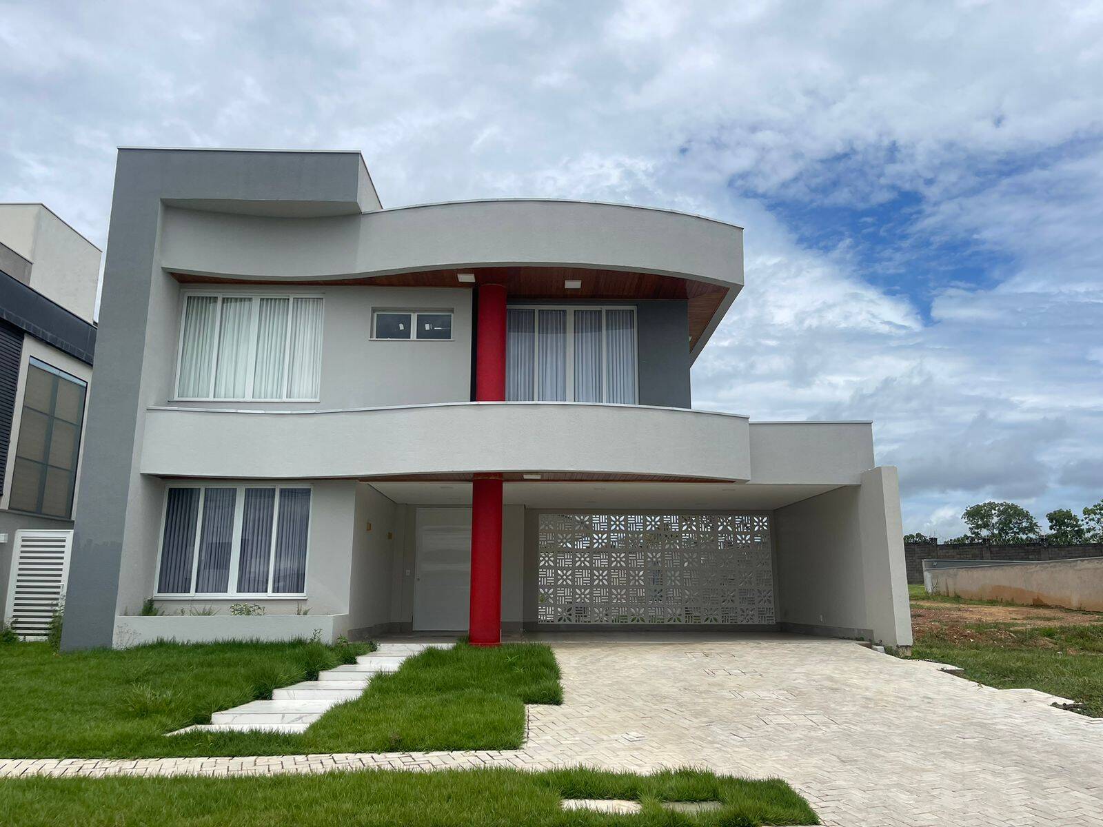 Sobrado á venda no Condomínio Florais do Valle Cuiabá MT