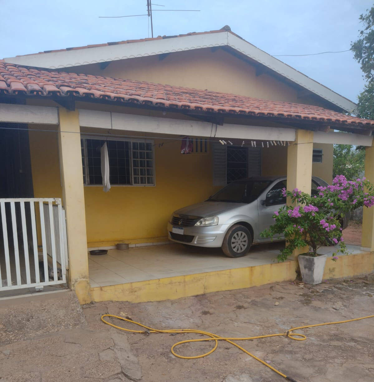 Vende-se casa no bairro Parque Cuiabá