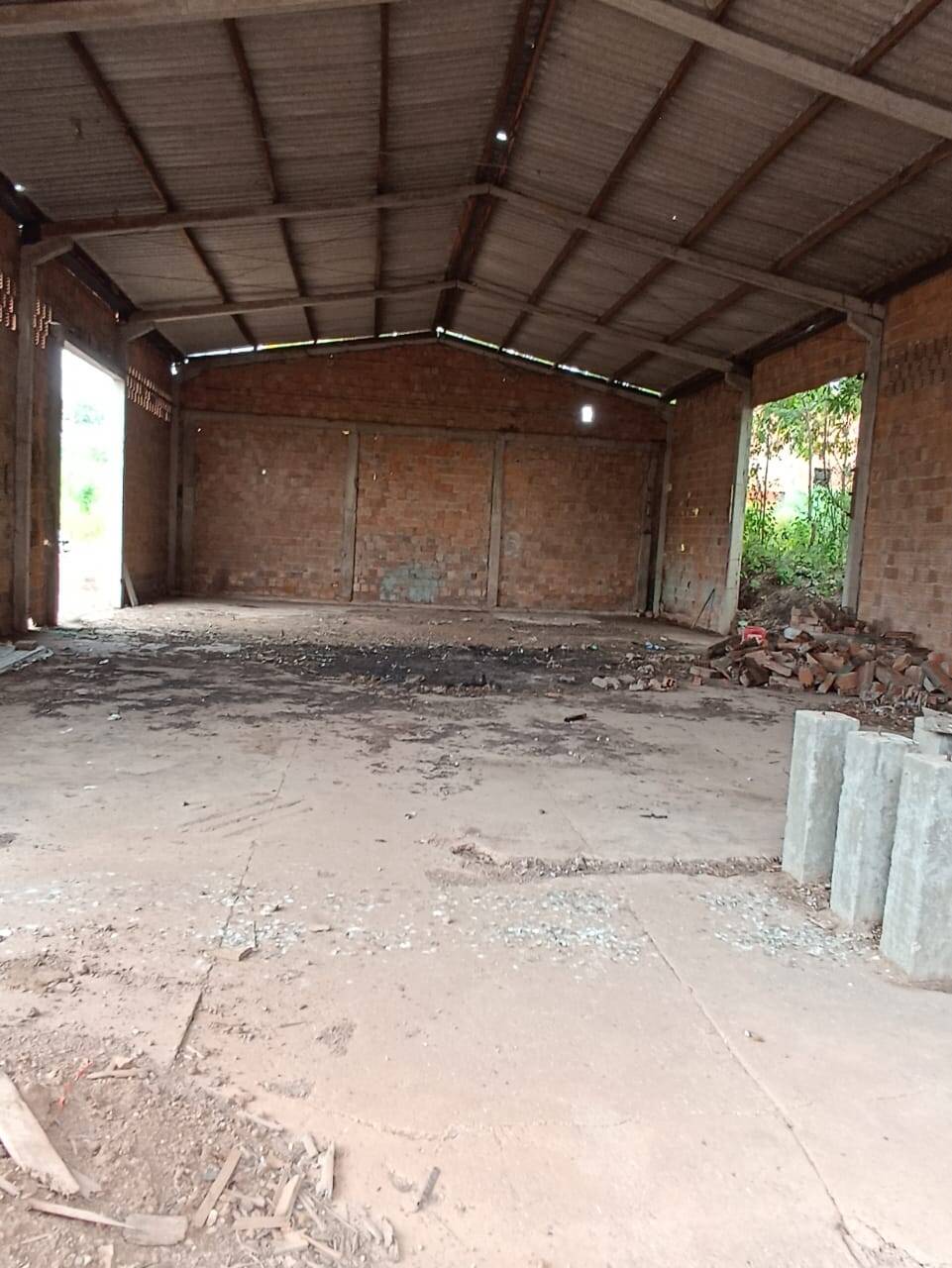 Vende-se terreno comercial no bairro Altos do Coxipo