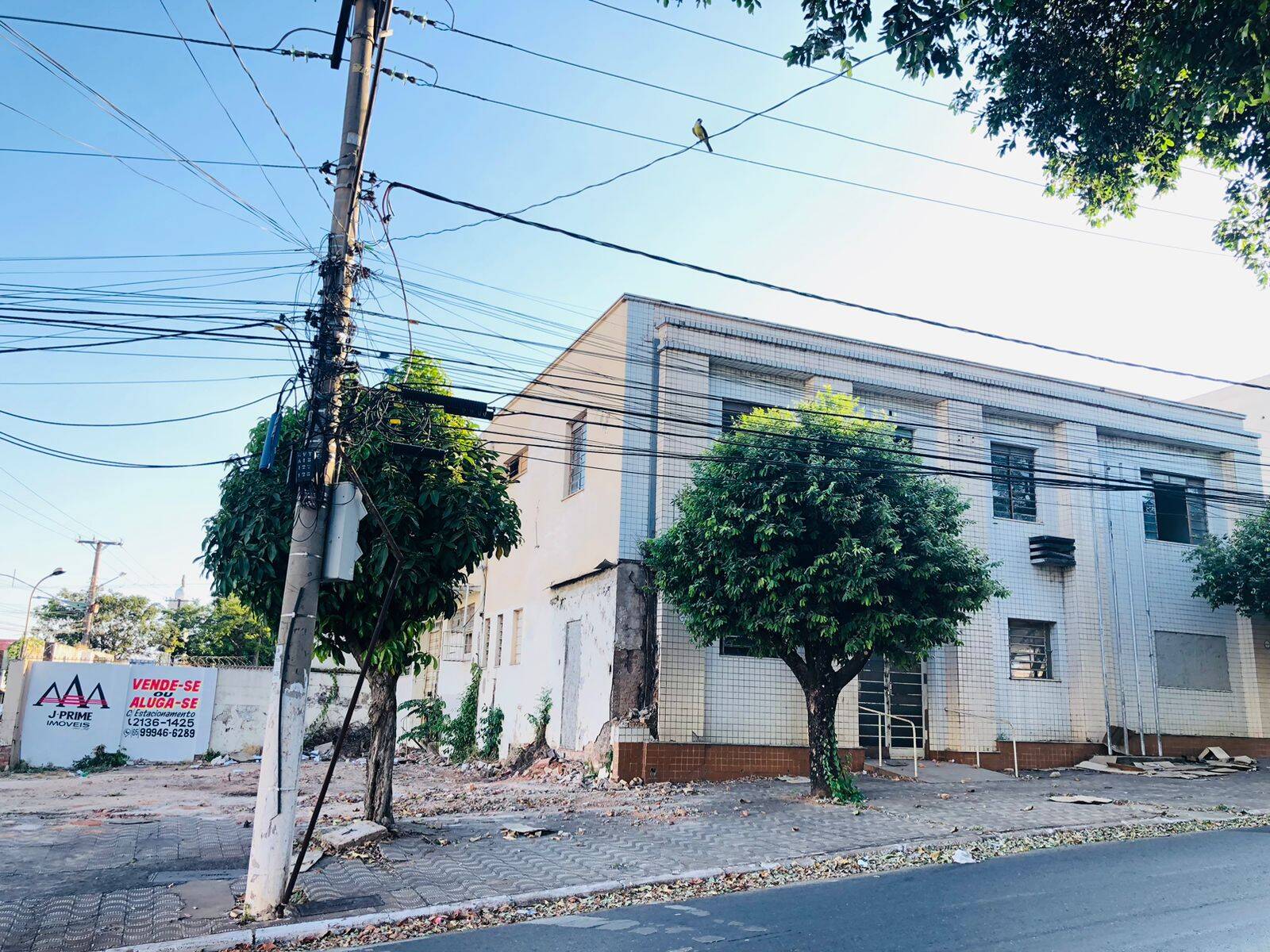 Esquina comercial de esquina na Av. 15 de novembro Porto