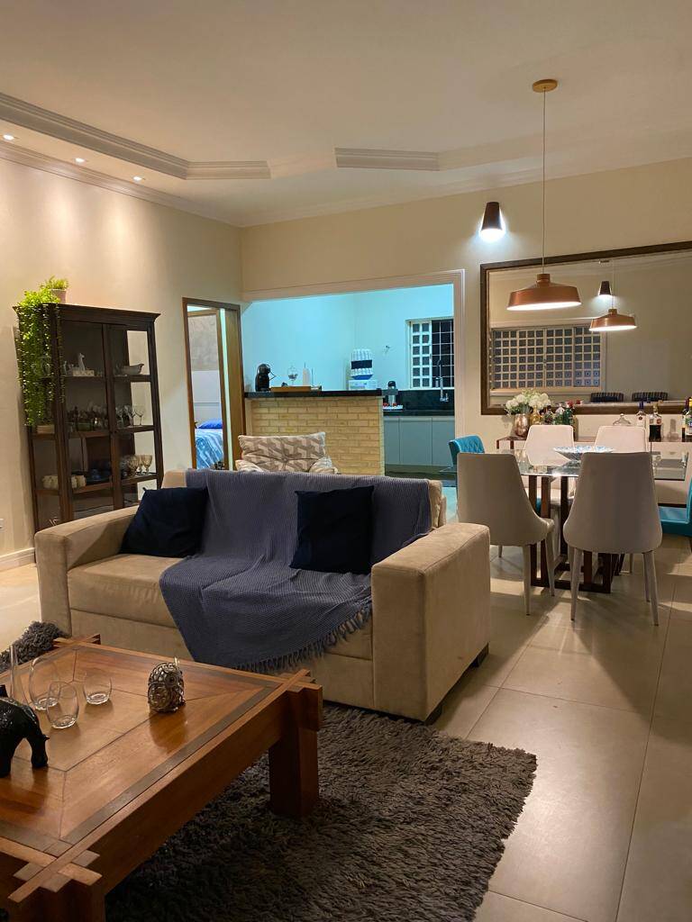 Alugo ou Vendo Casa Mobiliada, 3 Suítes e Piscina na Chapada dos Guimarães