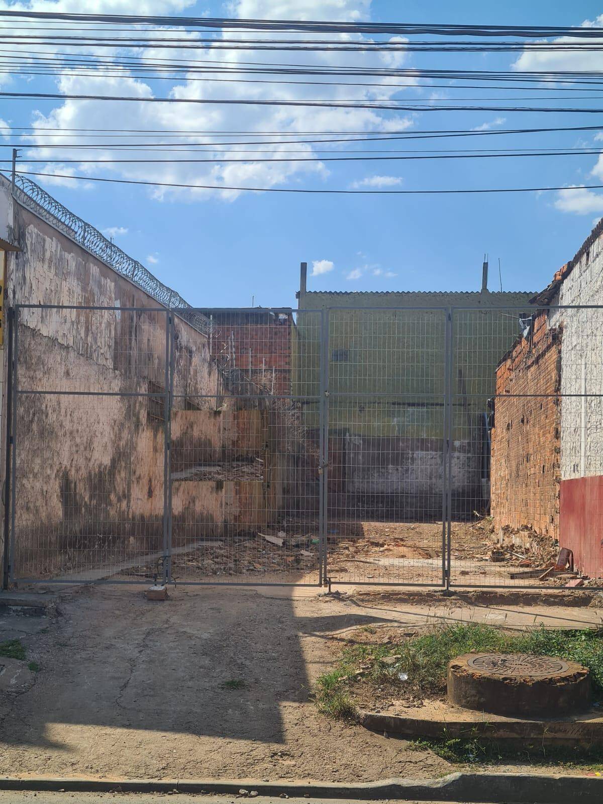 Terreno à Venda na Avenida da FEB
