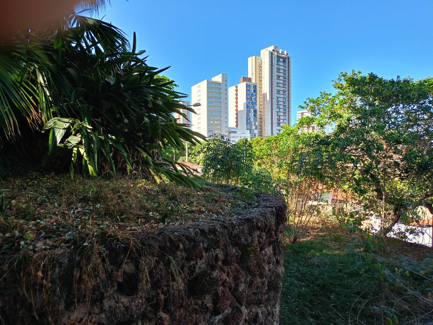 Sobrado com Terreno de 1.490m² à Venda no Quilombo prox edificio Arthé