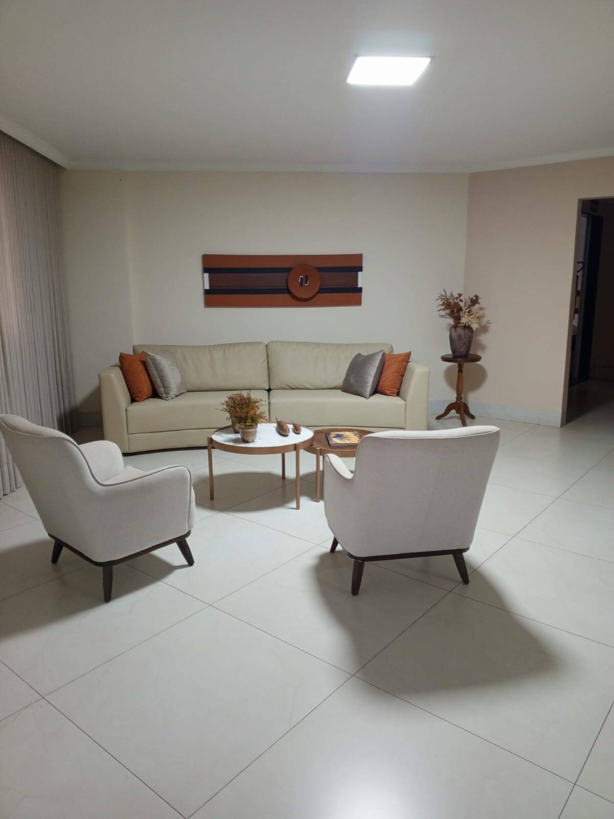 Alugo Apartamento bairro Goiabeiras 4 quartos incluso condomínio