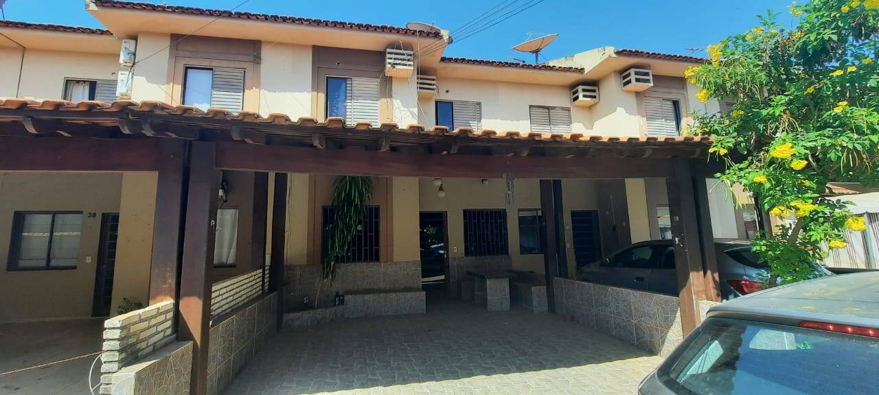 Casa tipo sobrado residencial Canachuê