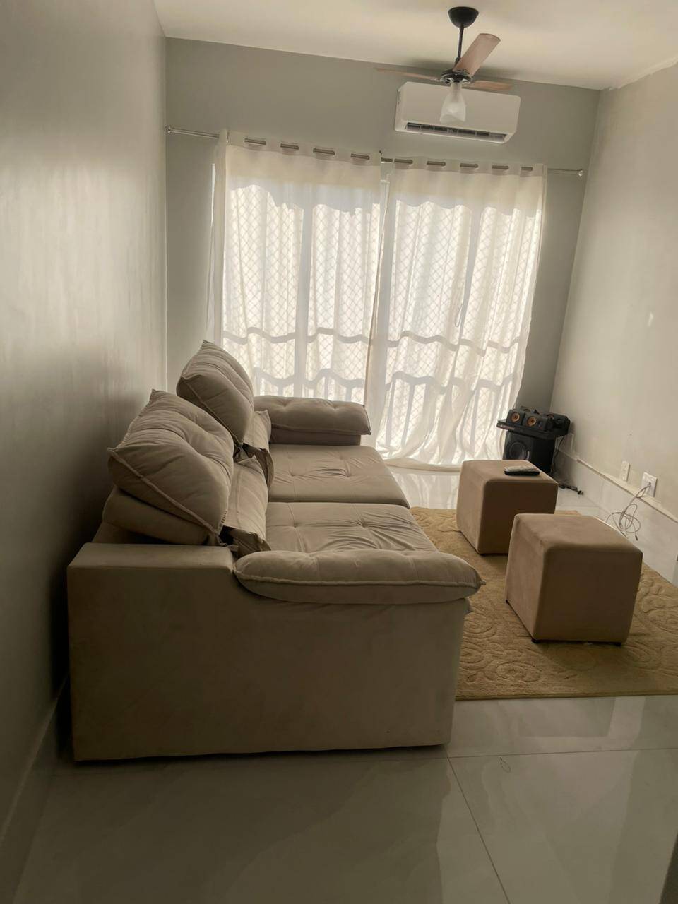 Apto mobiliado,02 dormitórios sendo 01 suíte, 01 vaga de garagem