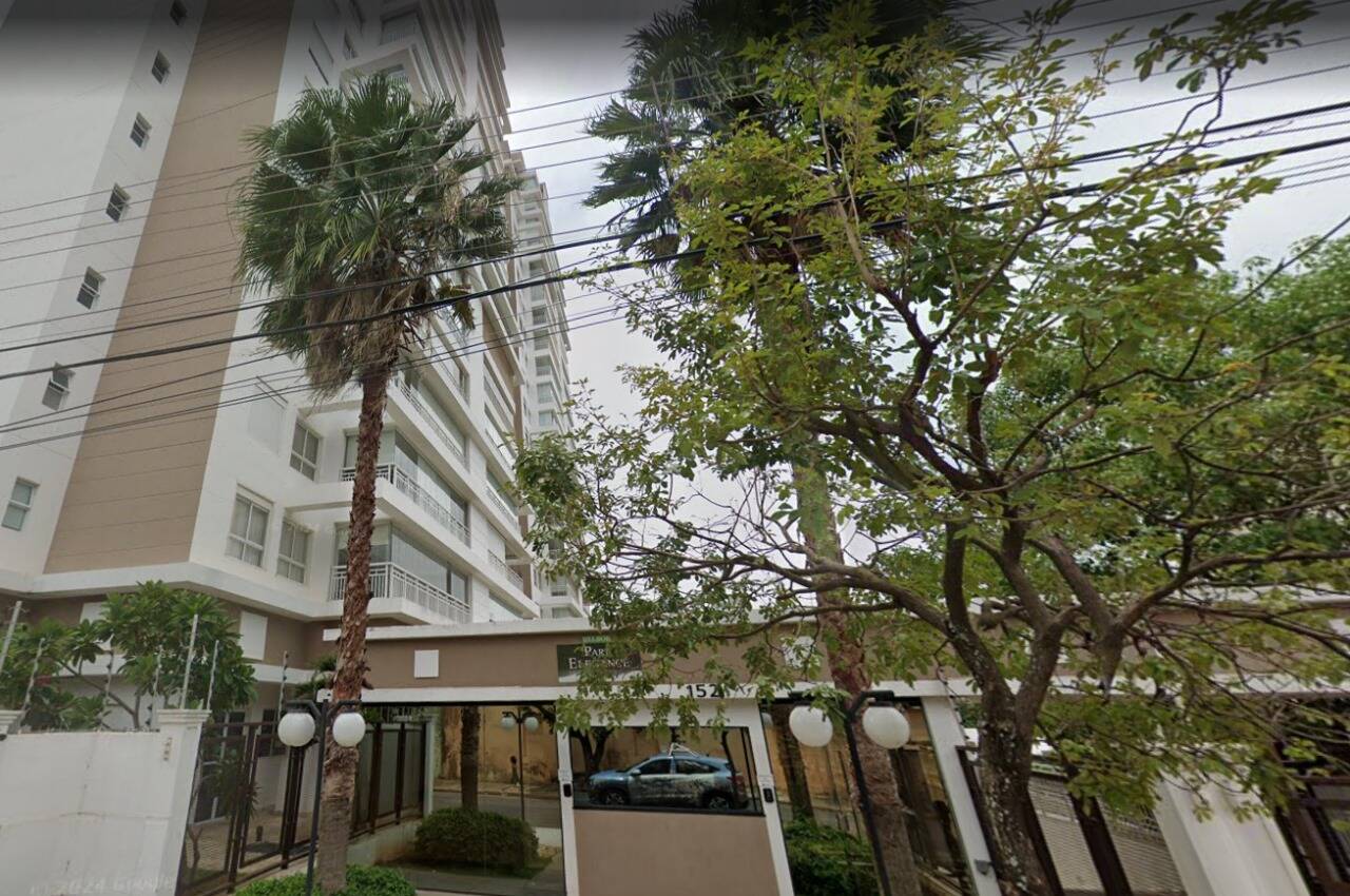 Vendo Park Elegance, mobiliado, sol da manha 3 garagem por R$2.800.000,00