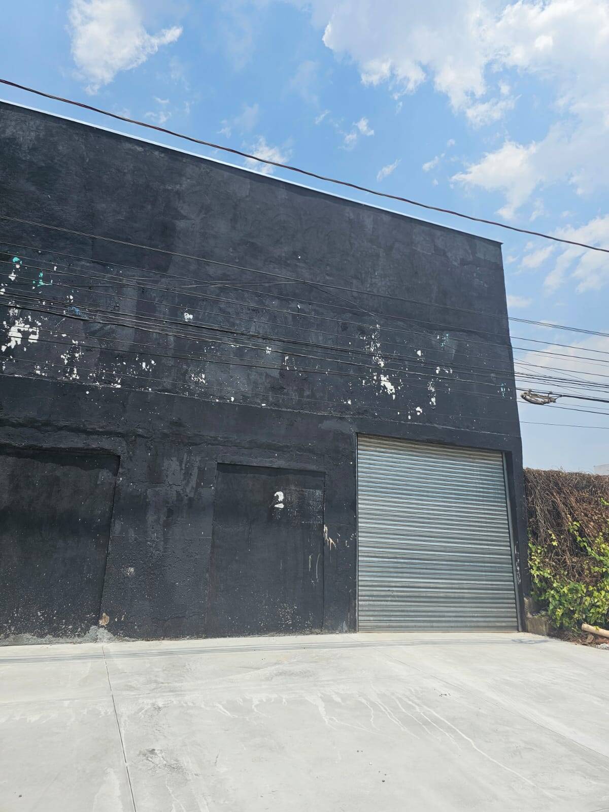 Alugo barracão 200m² frente 300m² construído escritório, por R$12.000,00