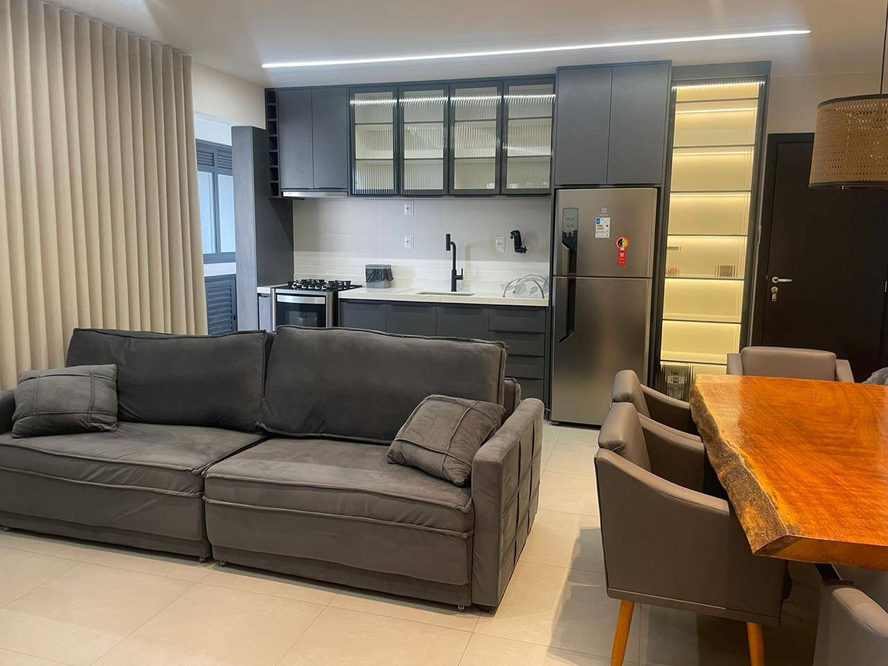 Vendo Apartamento mobiliado edificio Urbanit 02 quartos/suíte 02 garagem