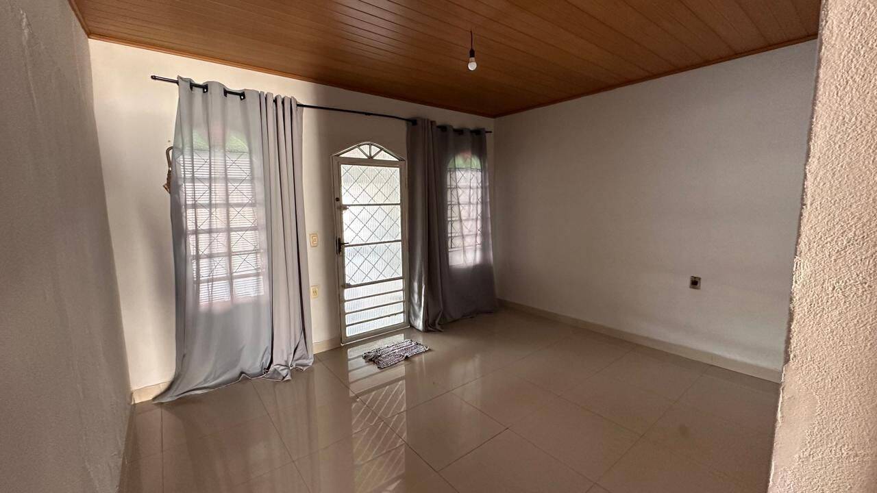 Casa Reformada - 3 Quartos - 3 Vagas de Garagem