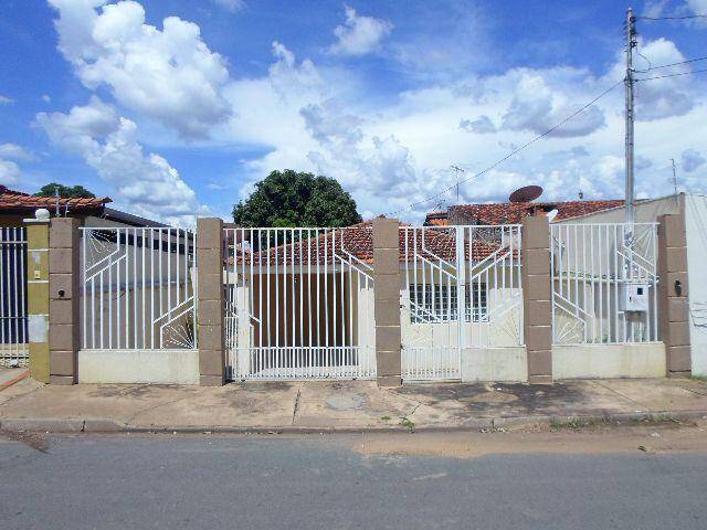 Casa 4 quartos sendo 1 suite com excelente localizacao no bairro Verdao