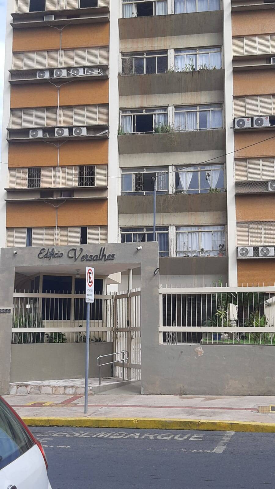 Apartamento a venda Edifício Versalhes Próximo a praça popular
