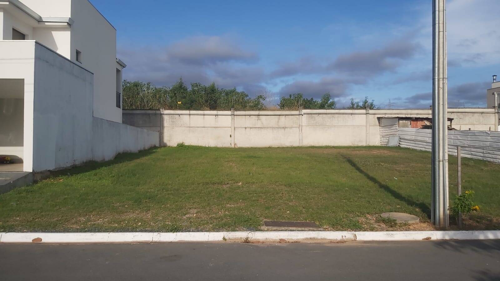 Dois terrenos a venda no condominio primor das torres