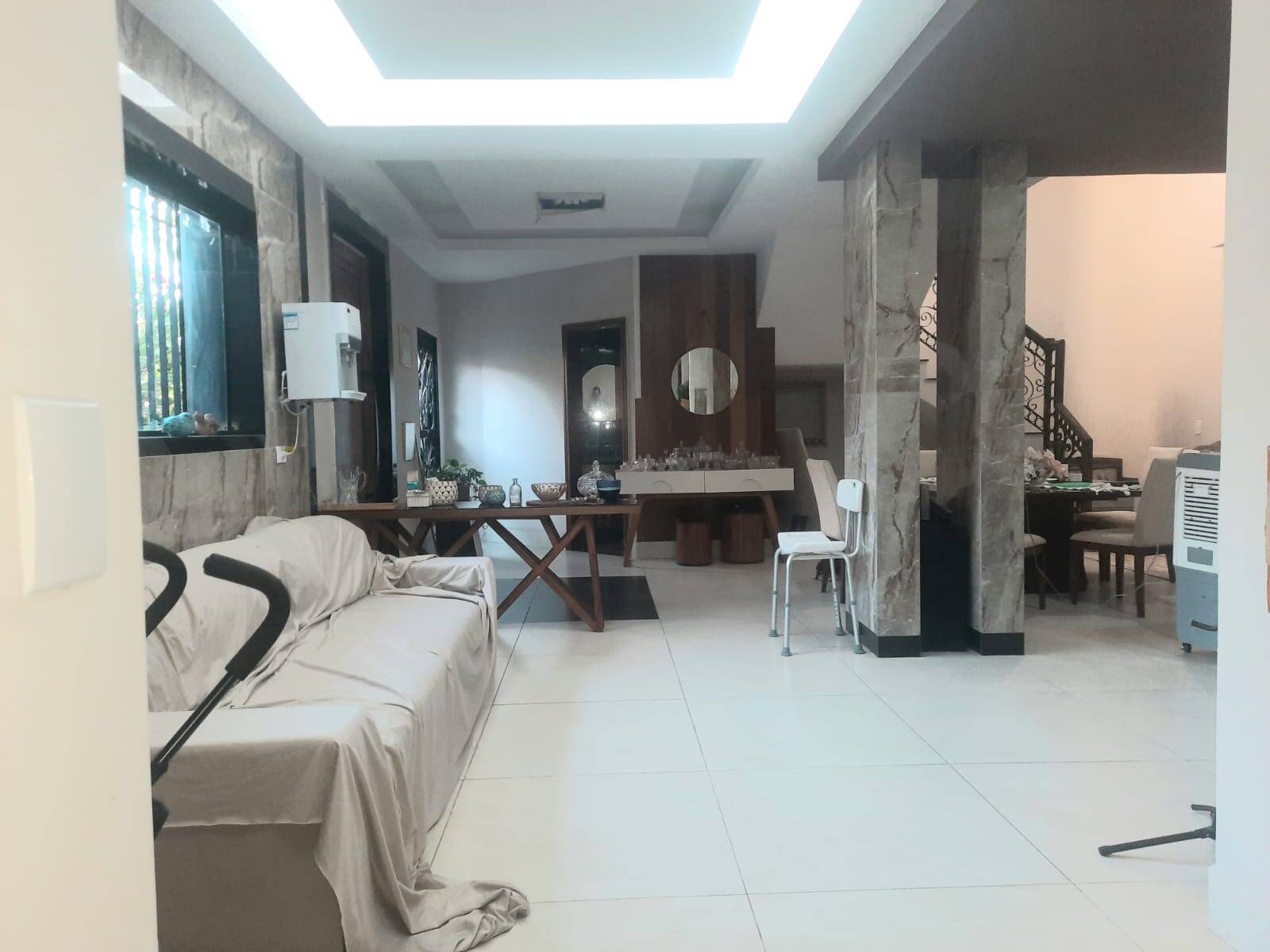 Casa residencial/Comercial Proxima ao Jardim Cuiaba com pscina 3 quartos
