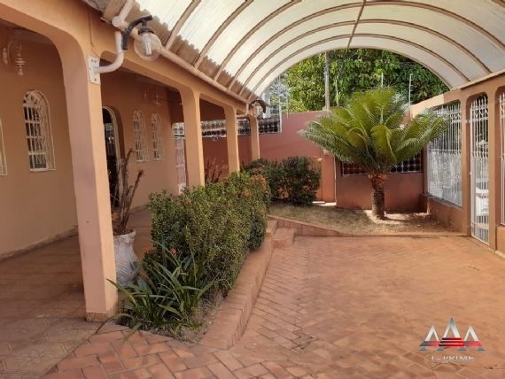Magnifica casa em ótima localização próximo à Arena Pantanal a venda