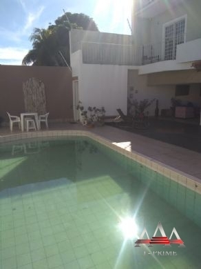 Vende-se sobrado no Bairro Santa Cruz Cuiabá
