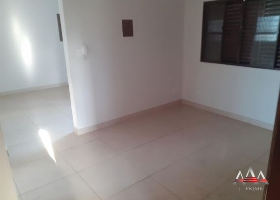 Sobrado comercial a venda no Araes