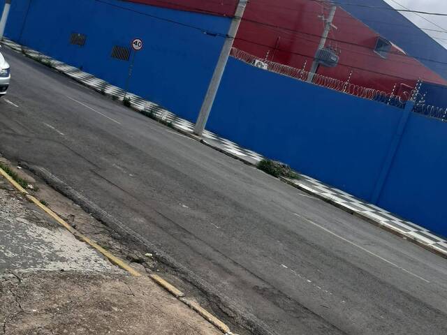 Salão Comercial para Locação em Cuiabá - 2