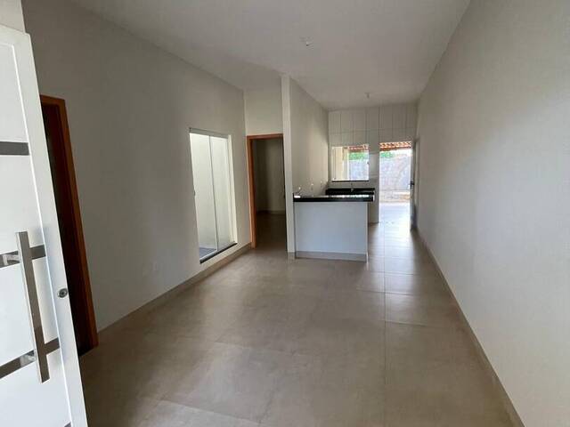 Casa para Venda em Várzea Grande - 4