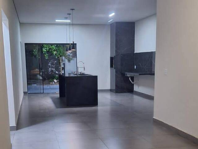 #2704 - Casa para Venda em Várzea Grande - MT - 3
